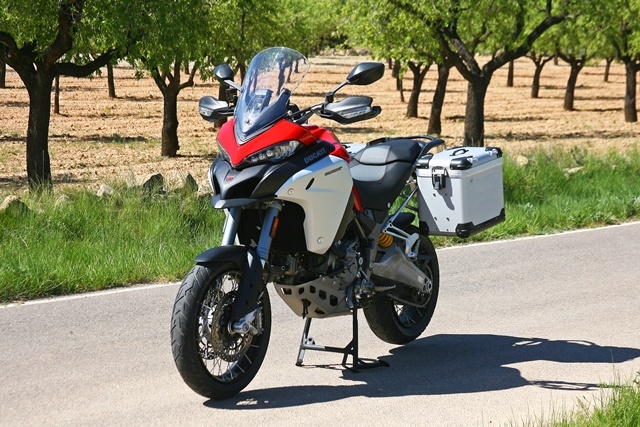 Ducati Multistrada 1200 Enduro Plantada con maletas