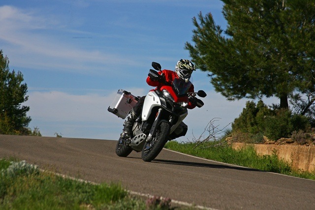 Ducati Multistrada Enduro bajando