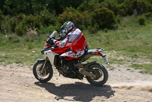 Ducati Multistrada 1200 Enduro ergonomía sentado
