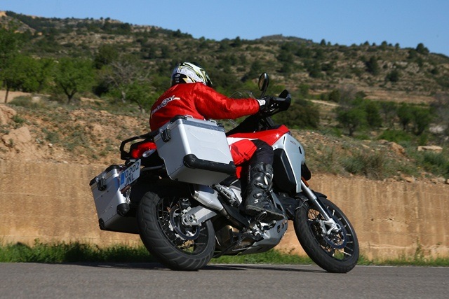 Ducati Multistrada Enduro izda atrás