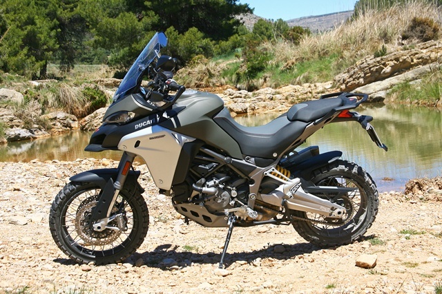 Ducati Multistrada 1200 Enduro sola gris perfil