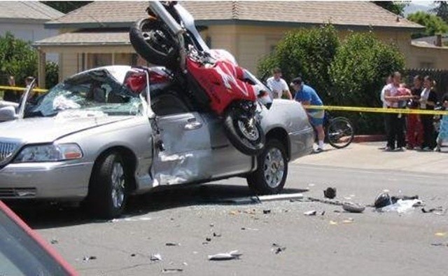 susto y caida en moto choque con coche susto y caida en moto choque con coche