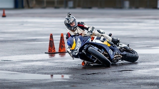 susto y caida en moto de atras susto y caida en moto de atras