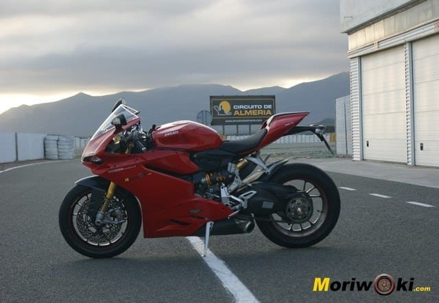 el ducatista mas insospechado Panigale en el circuito de almeria
