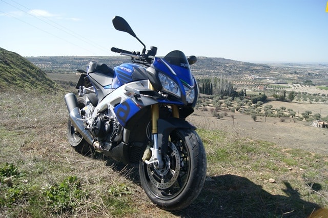 Aprilia Tuono V4 1100 RR frente lateral Aprilia Tuono V4 1100 RR frente lateral