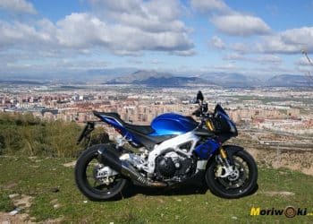 Aprilia Tuono V4 1100 RR `panorámica de Granada