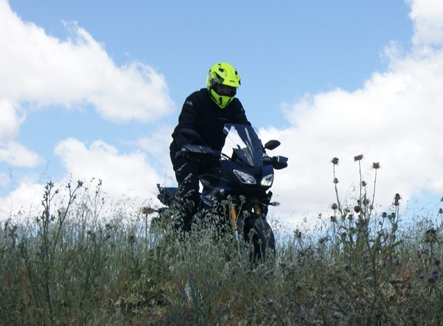 yamaha-mt-09-tracer-desde-arriba