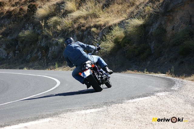 Davidson sportster roadster girando detrás Davidson sportster roadster girando detrás
