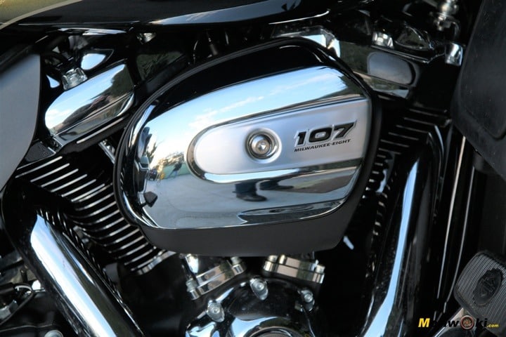 Tapa del filtro de aire de una Harley con motor de 107 pulgadas cúbicas.