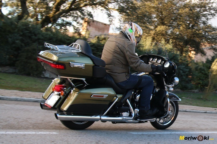 Harley Ultra limited passando sssss Harley Ultra limited passando sssss