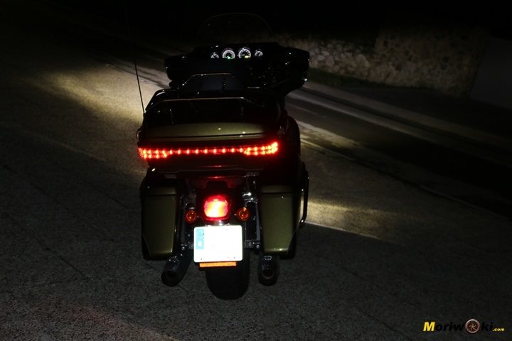 Harley Ultra limited noche tras Harley Ultra limited noche tras