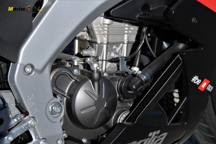 Prueba Aprilia RS 125 estática motor