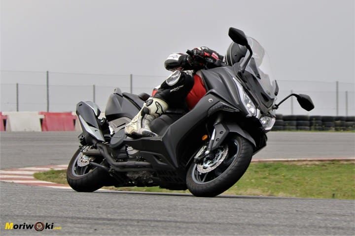 Kymco AK 550 en el circuito Kymco AK 550 en el circuito