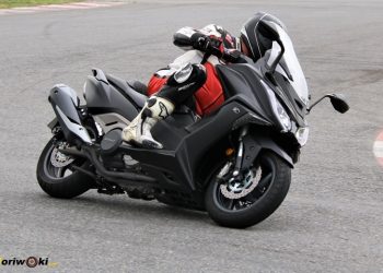 Kymco AK 550 Prueba a fondo en el circuito