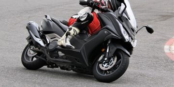 Kymco AK 550 Prueba a fondo en el circuito