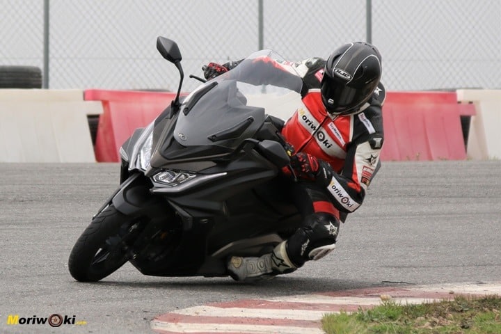Kymco paso por curva en pista Kmco paso por curva en pista