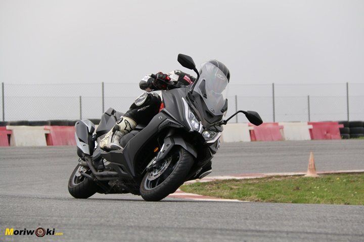 Kymco AK 550 Prueba a fondo en el circuito foto 6 Kymco AK 550 Prueba a fondo en el circuito foto 6