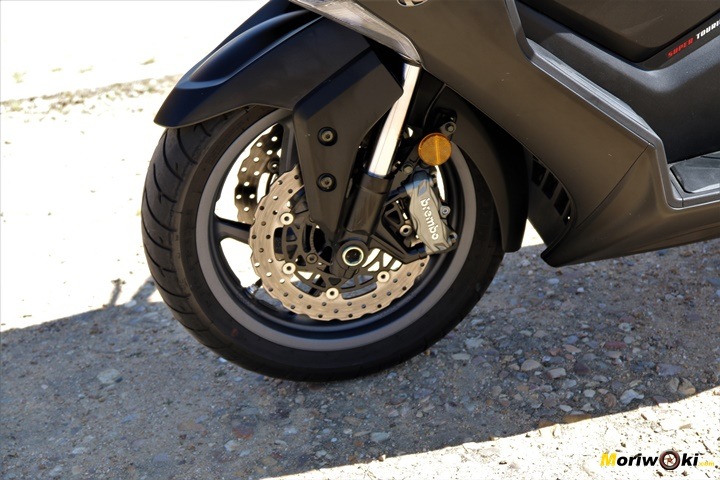 Kymco AK 550 Prueba a fondo tren delantero Kymco AK 550 Prueba a fondo tren delantero