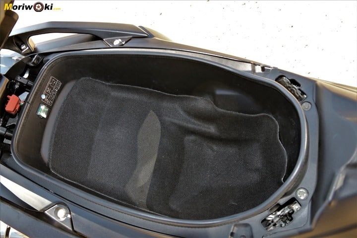 Kymco hueco bajo el asiento vacío Kymco hueco bajo el asiento vacío