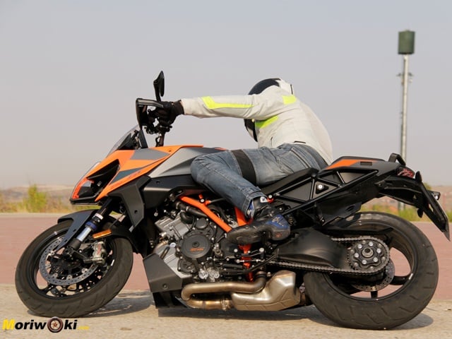 Prueba-KTM-1290-Super-Duke-GT-Tumbada