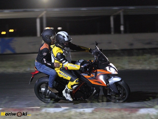 Prueba KTM 1290 Super Duke GT pasajero
