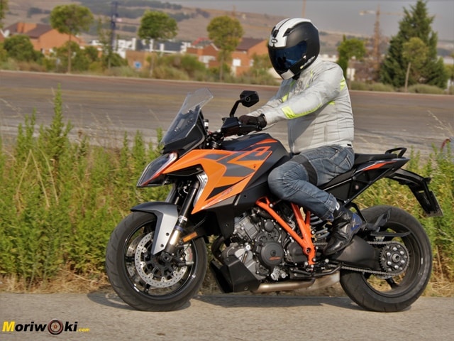 Prueba KTM 1290 Super Duke GT postura
