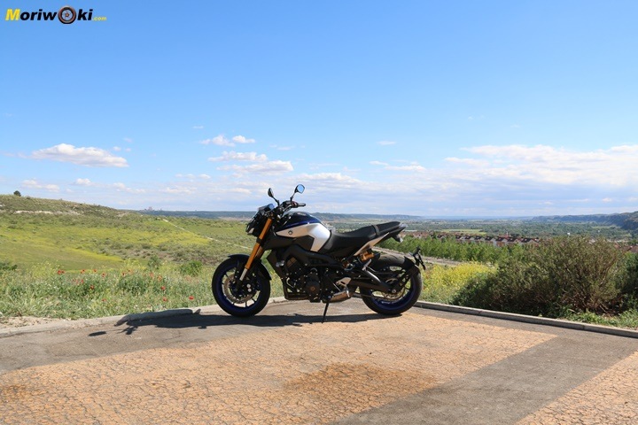 Prueba Yamaha MT-09 SP posando Prueba Yamaha MT-09 SP posando