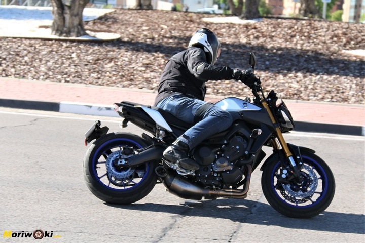 Prueba Yamaha MT-09 SP girando Prueba Yamaha MT-09 SP girando