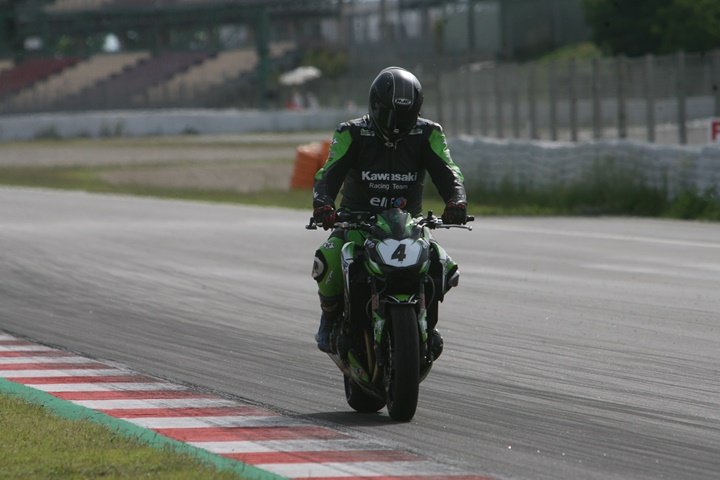 European Kawasaki Z Cup Montmeló 2018 frenada