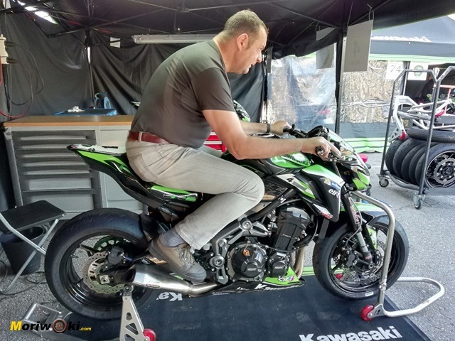 European Kawasaki Z Cup Montmeló 2018 erguido