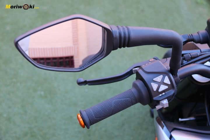 Prueba KTM 790 Duke espejo Prueba KTM 790 Duke espejo