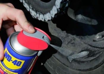 como limpiar llantas de moto