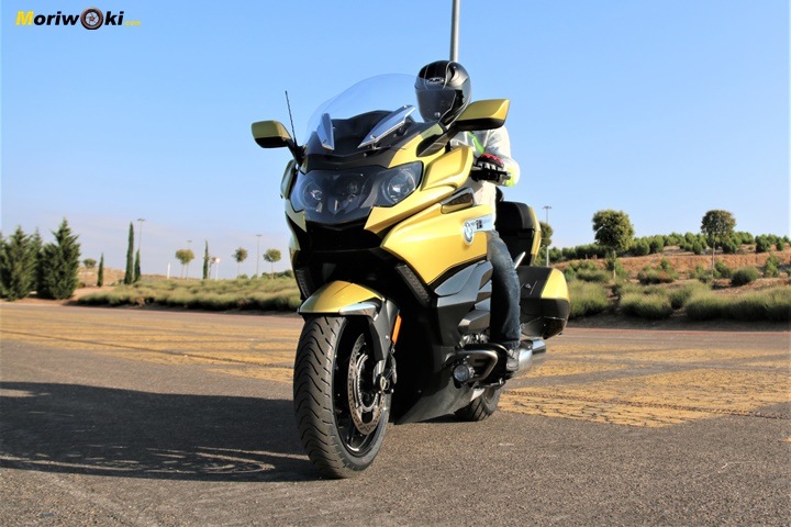 La BMW K1600 Grand America con sus seis bujías. La BMW K1600 Grand America con sus seis bujías.