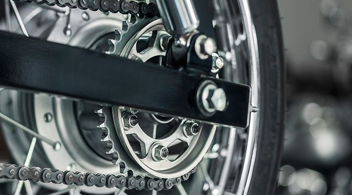 cadena de moto engrasada