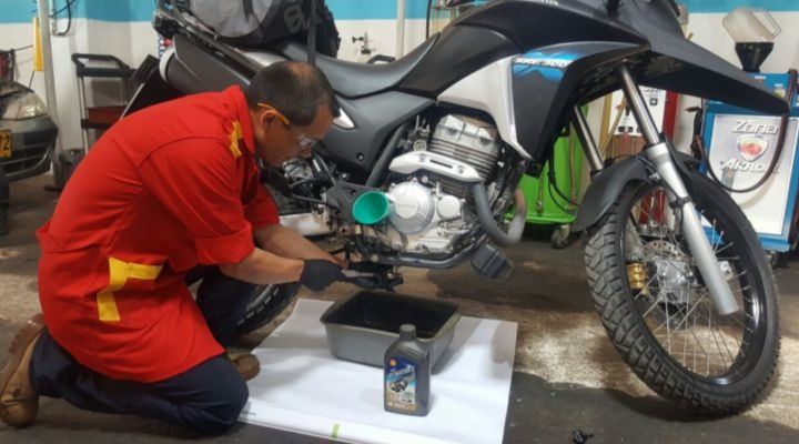 cambiar aceite de moto con seguridad cambiar aceite de moto con seguridad