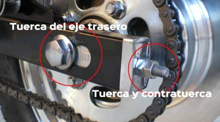 como tensar la cadena de una moto