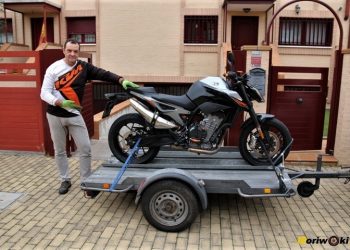 Cómo Atar la Moto al Remolque correctamente