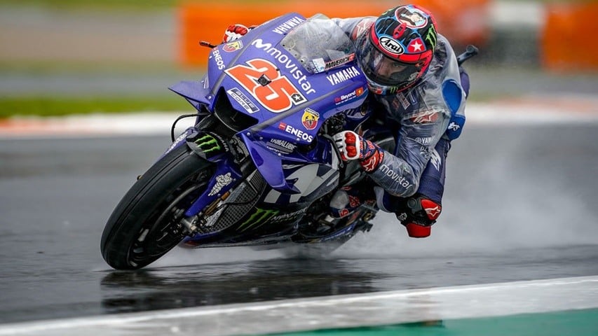 Viñales sobre la pista mojada de cheste 