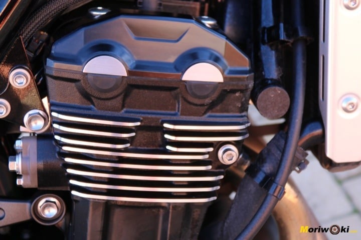 Detalle del aleteado con simulación de refrigeración por aire en el bloque de la Z900RS Detalle del aleteado con simulación de refrigeración por aire en el bloque de la Z900RS