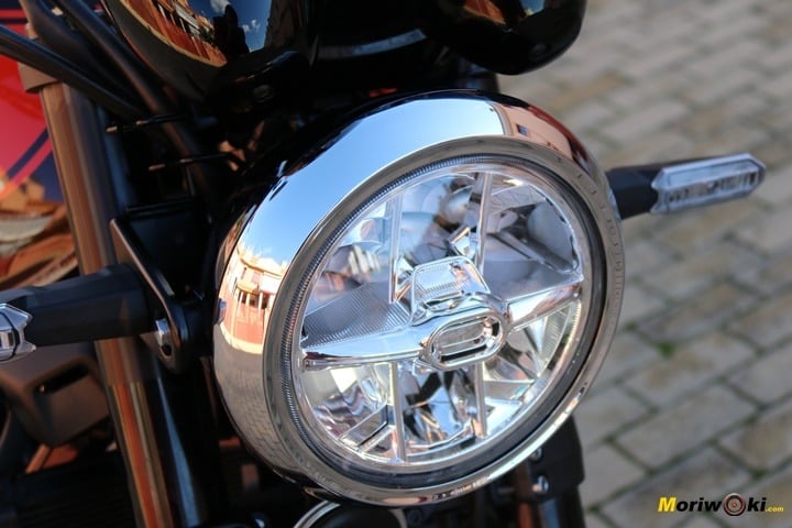Faro neoclásico, con tecnología led, de la Kawasaki Z900RS Faro neoclásico, con tecnología led, de la Kawasaki Z900RS
