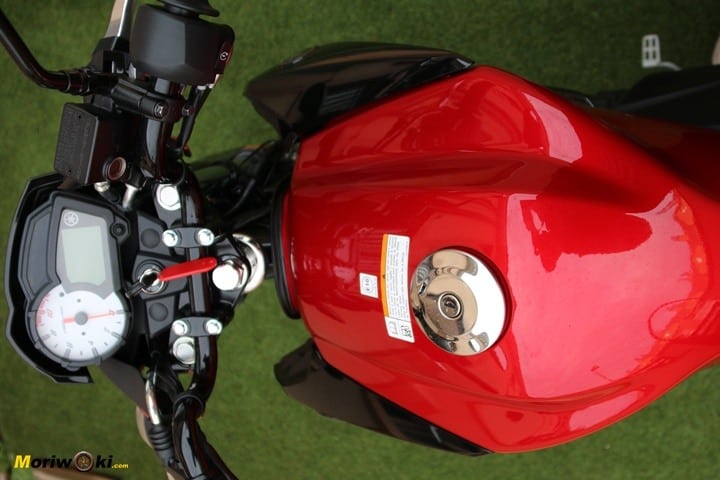Prueba Yamaha YS125 depósito