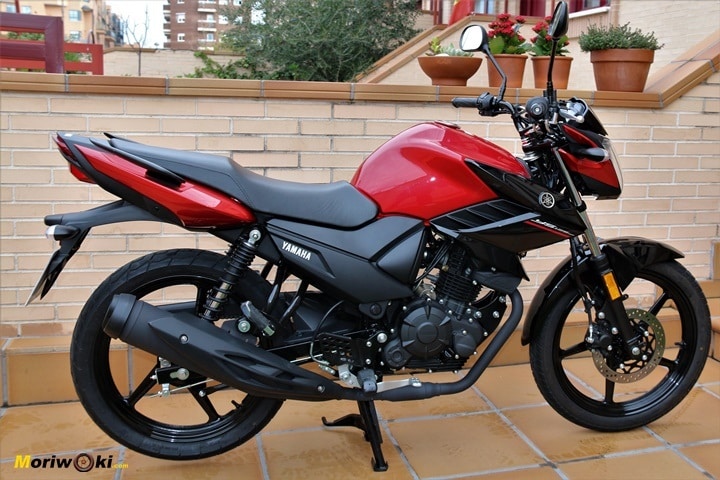 Prueba Yamaha YS125 perfil derecho