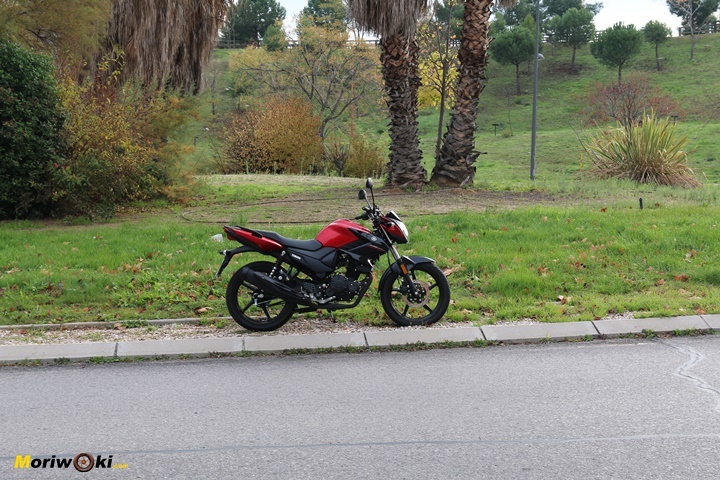 Prueba Yamaha YS125 en la circunvalación