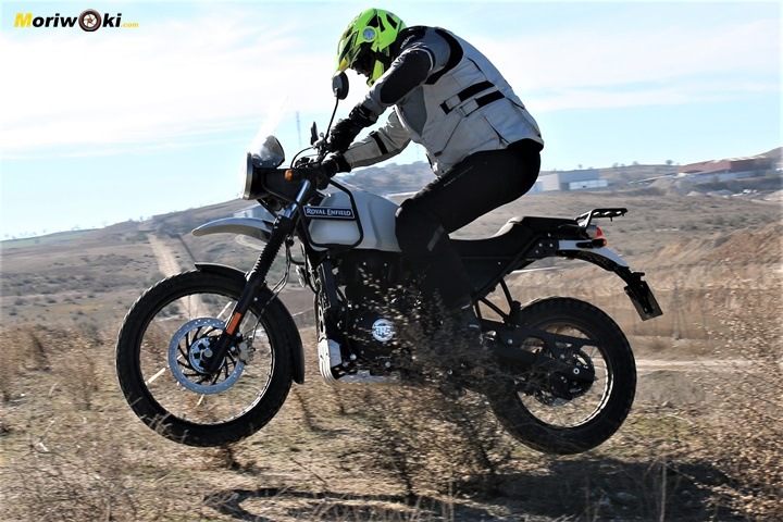 Salto con la Royal Enfield Himalayan Salto con la Royal Enfield Himalayan