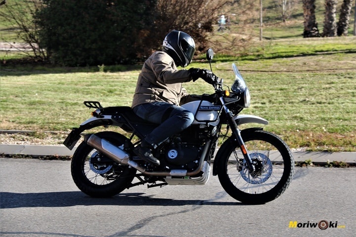 En ciudad con la Royal Enfield Himalayan En ciudad con la Royal Enfield Himalayan