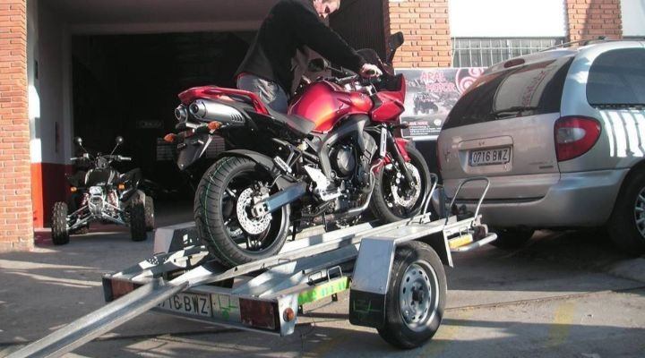 moto sobre remolque para coche moto sobre remolque para coche