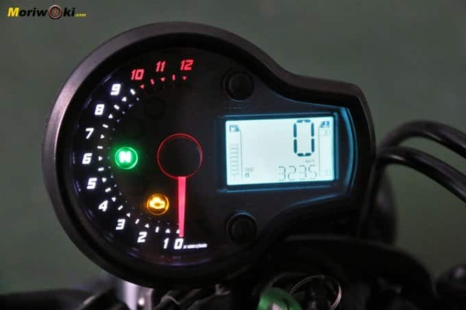 Hyosung Aquila GV 125S instrumentación