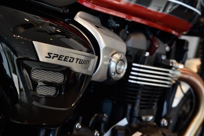 Motor de la Triumph Speed Twin 1200 lado derecho