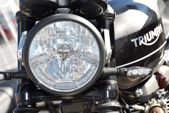 Faro de la Triumph Speed Twin 1200 