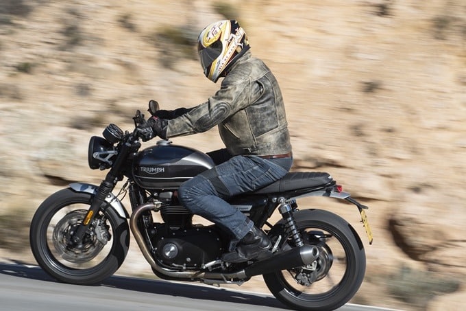 La Triumph Speed Twin 1200 girando